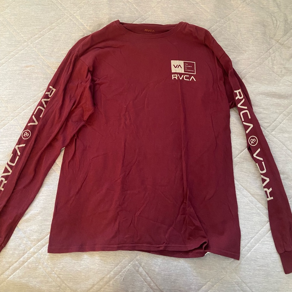 Men’s Large RVCA Long sleeve w/ print on sleeves